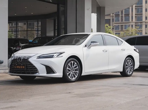 Lexus ES 2025