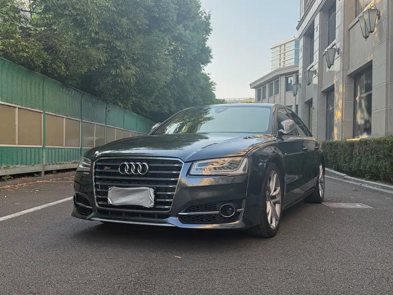 Audi S8