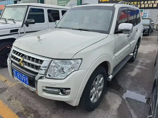 Mitsubishi Pajero 2020