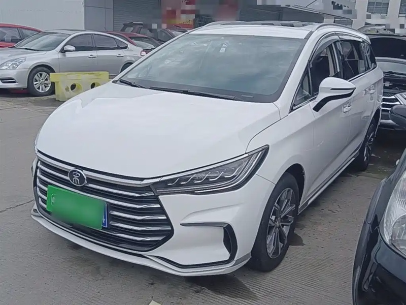 BYD MAX