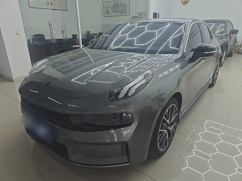 Lynk & Co 03