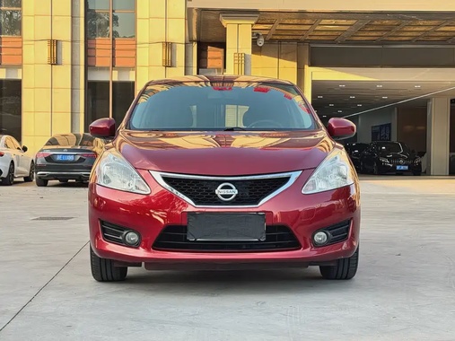 Nissan Tiida 2015