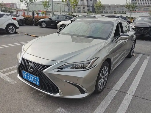 Lexus ES 2022