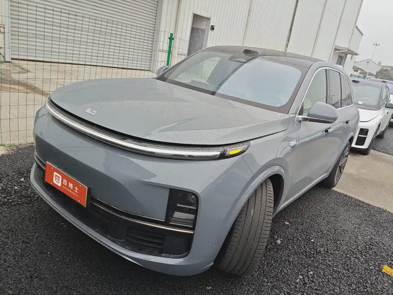 Li Auto L8