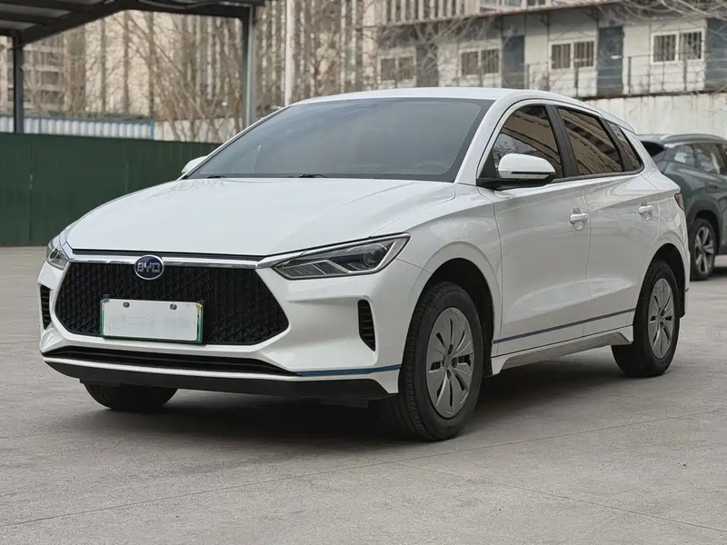 BYD e2