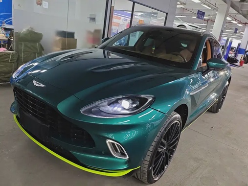Aston Martin DBX 2022
