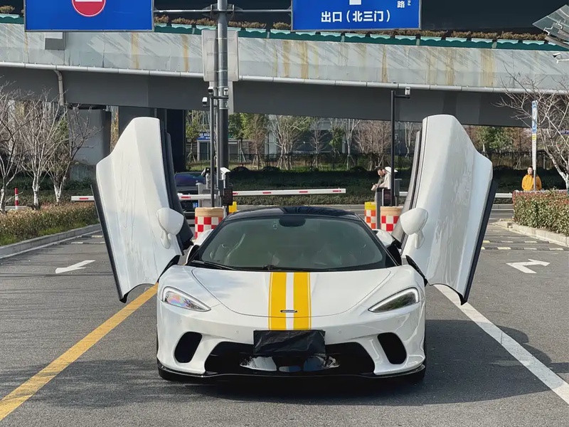 McLaren GT