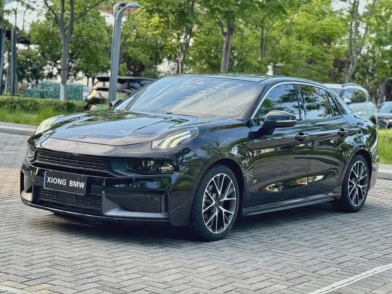 Lynk & Co 03