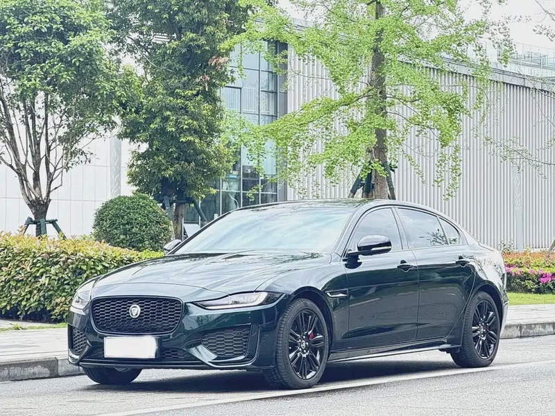 Jaguar XE