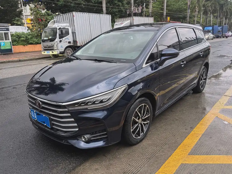BYD MAX