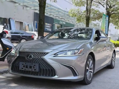 Lexus ES 2019