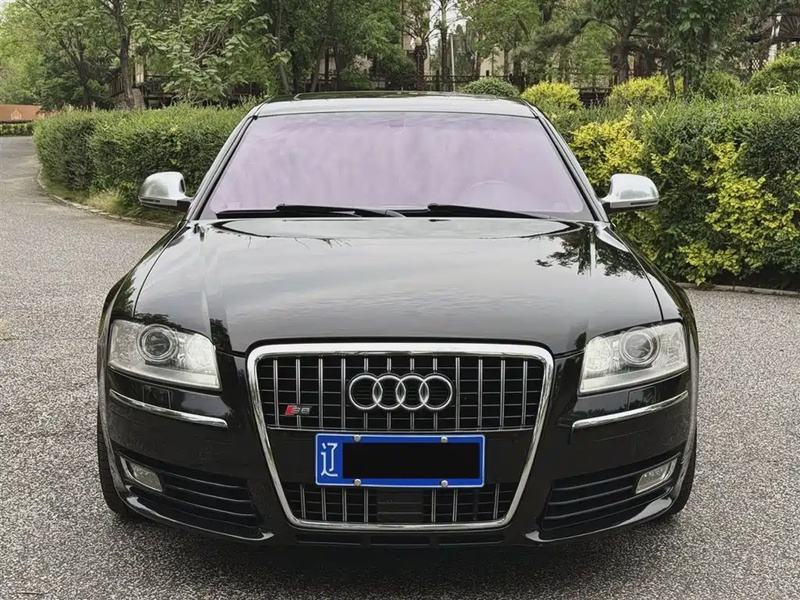 Audi S8
