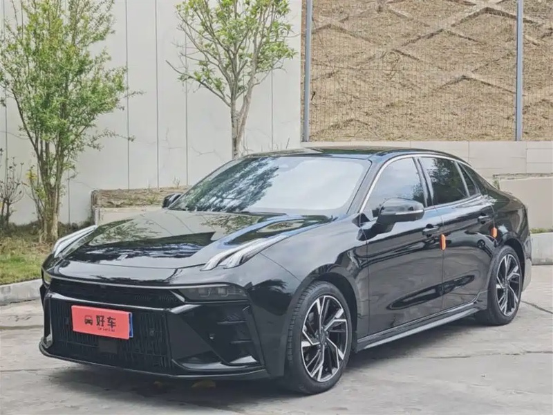 Lynk & Co 03