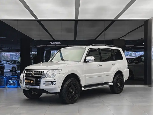 Mitsubishi Pajero 2025