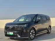 Volvo EM90 2025