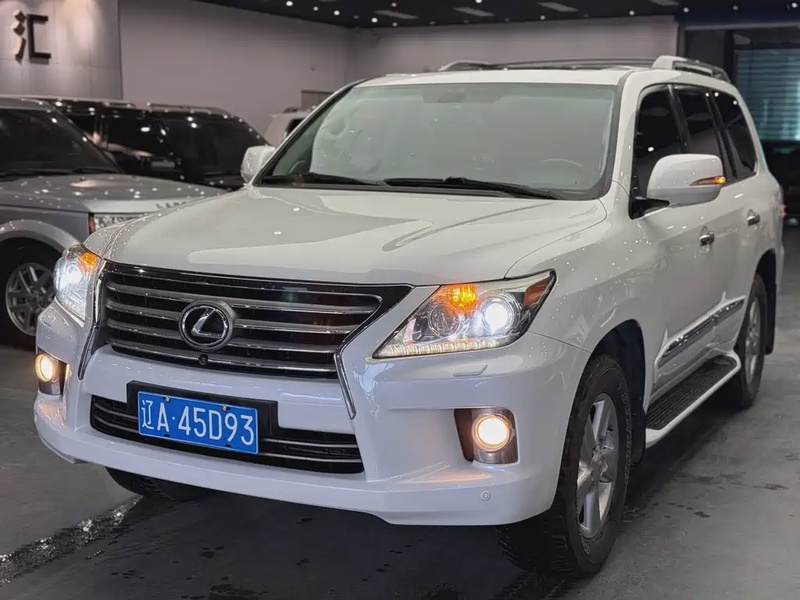 Lexus LX