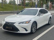 Lexus ES 2019