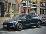 Aston Martin DBX 2021
