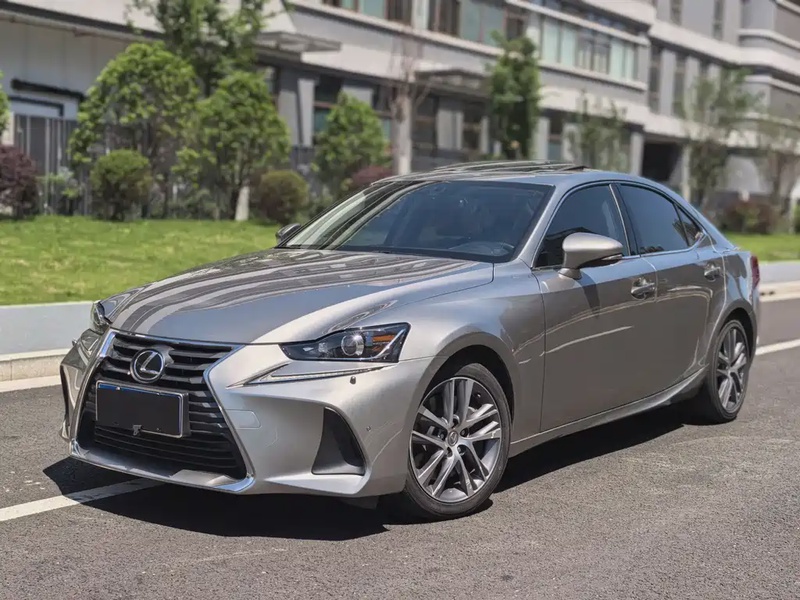 Lexus IS