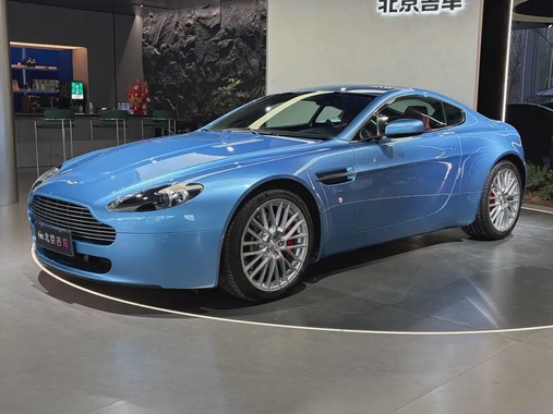 Aston Martin Vantage 2010