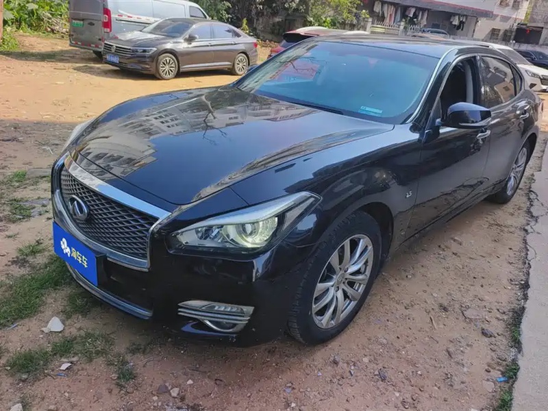 Infiniti Q70
