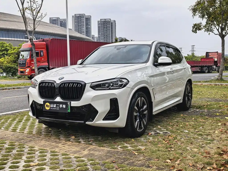 BMW iX3