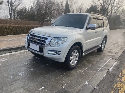 Mitsubishi Pajero 2015