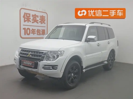 Mitsubishi Pajero 2015