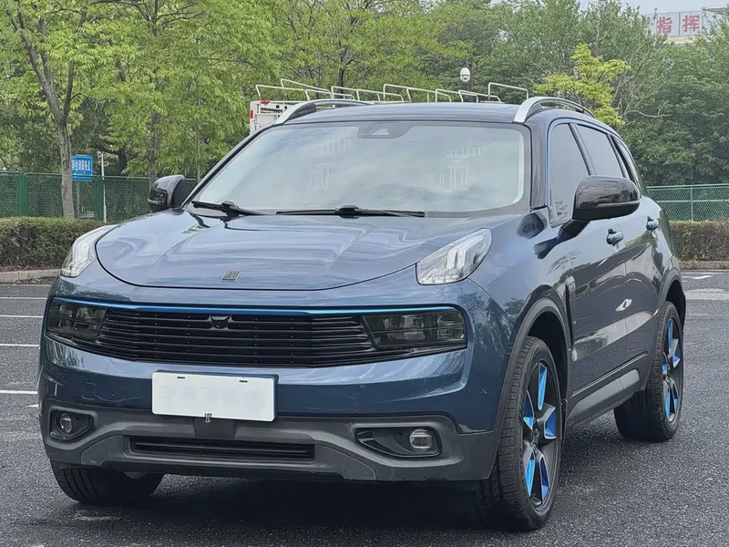 Lynk & Co 01