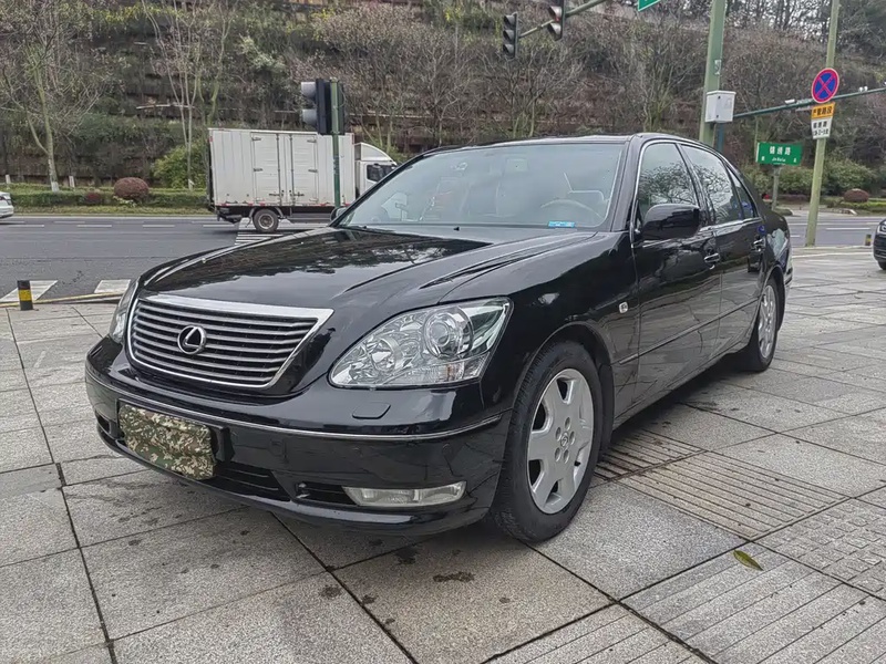 Lexus LS