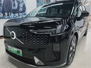 Volvo EM90 2025