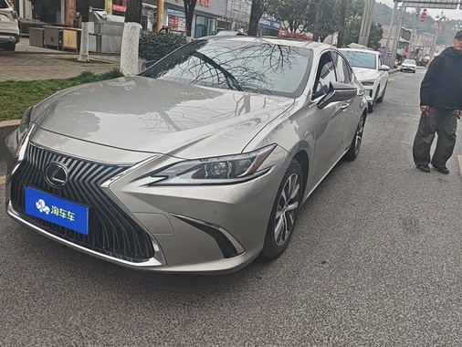 Lexus ES 2020