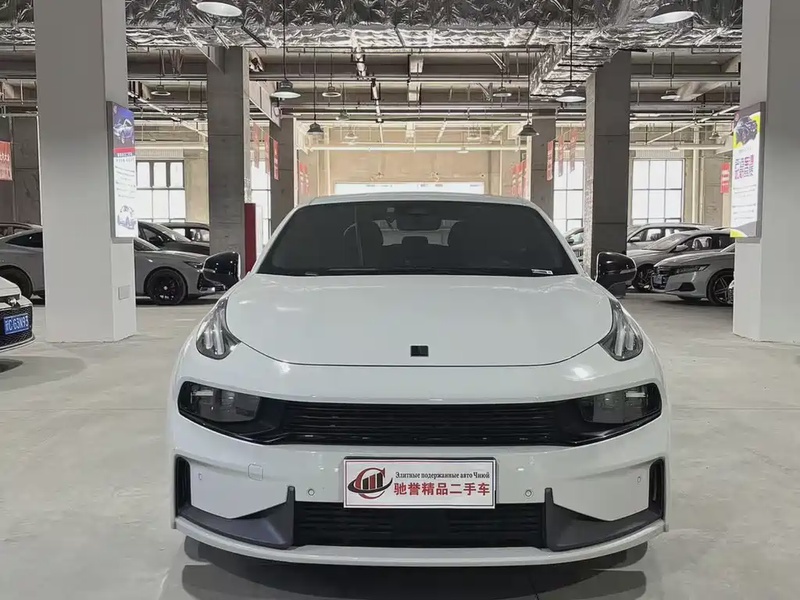 Lynk & Co 03