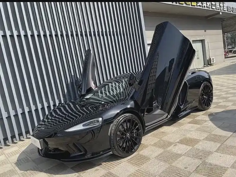 McLaren GT