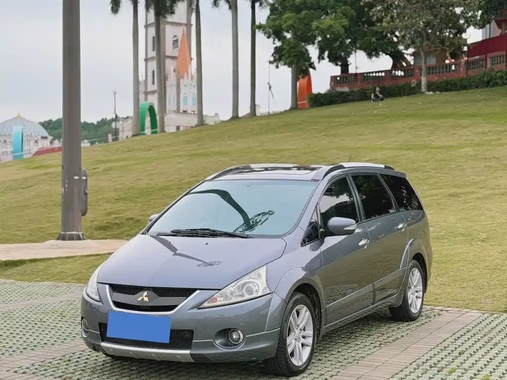 Mitsubishi Grandis 2008