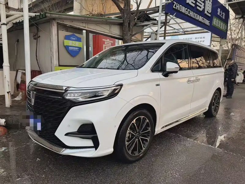 Roewe iMAX8