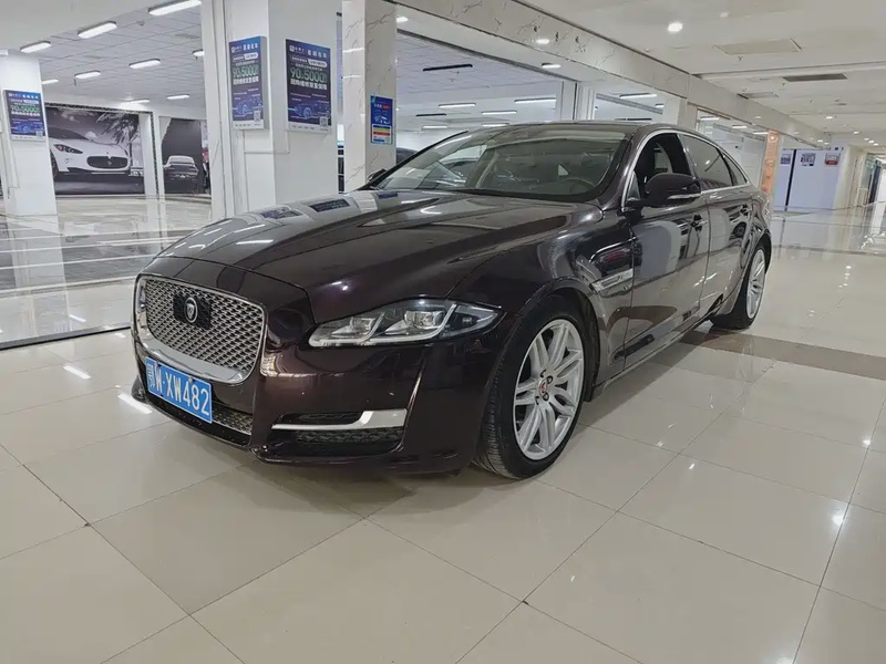 Jaguar XJ