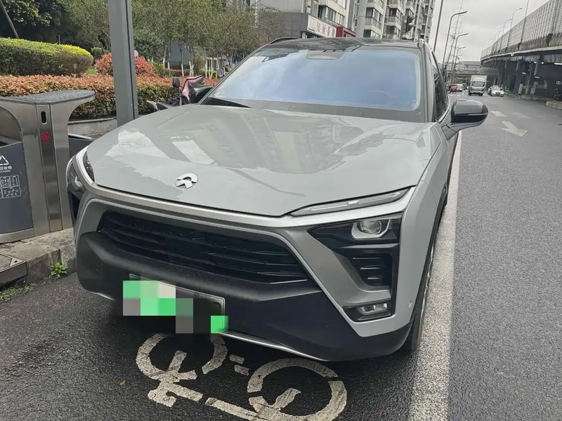 NIO ES8