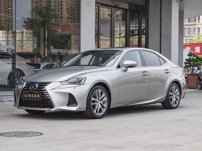Lexus IS