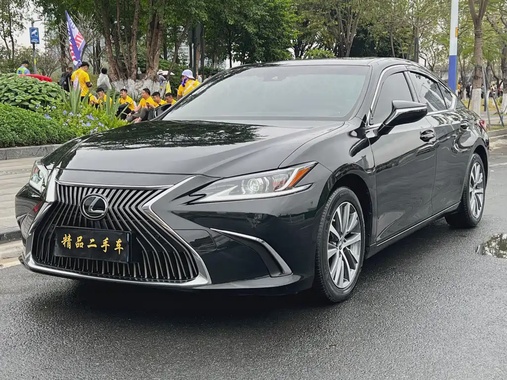 Lexus ES 2020