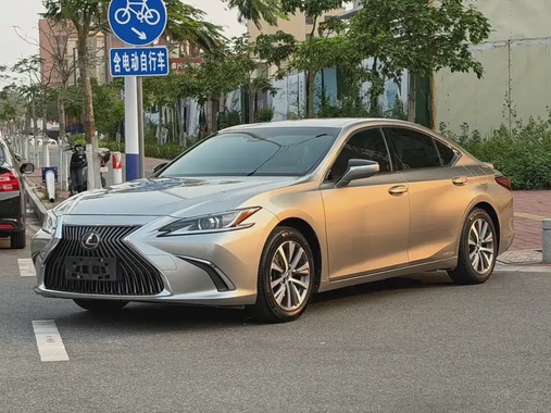 Lexus ES 2021