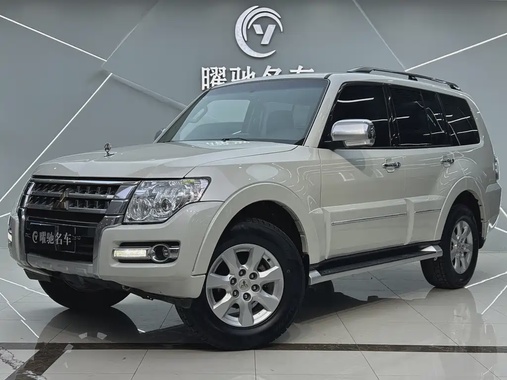 Mitsubishi Pajero 2020