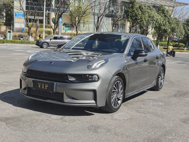 Lynk & Co 03