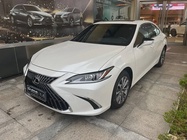 Lexus ES 2024