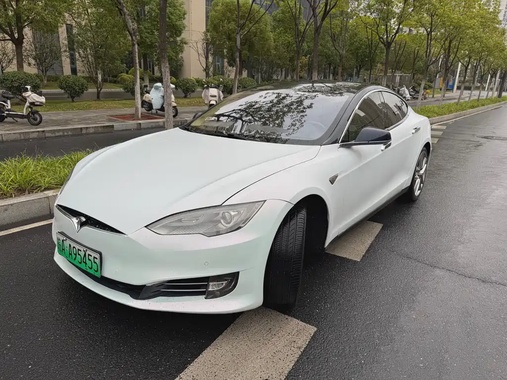 Tesla Model S 2015
