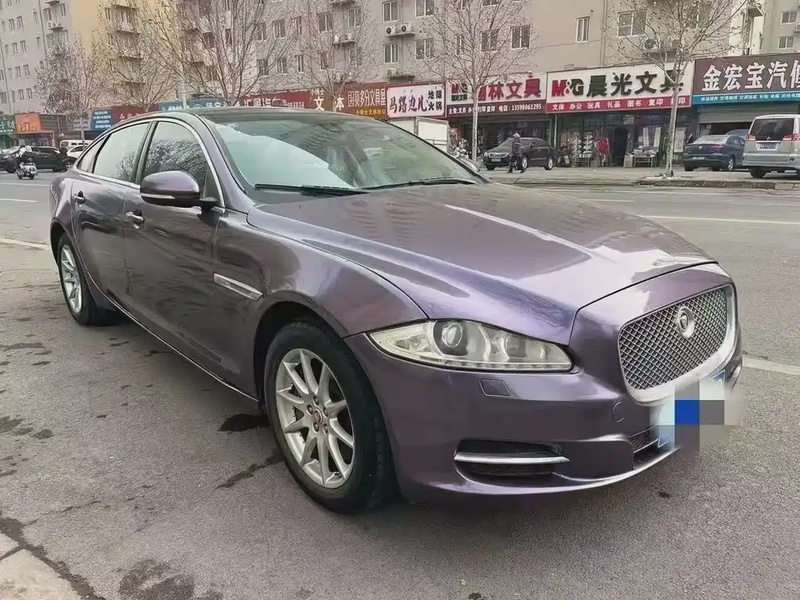 Jaguar XJ