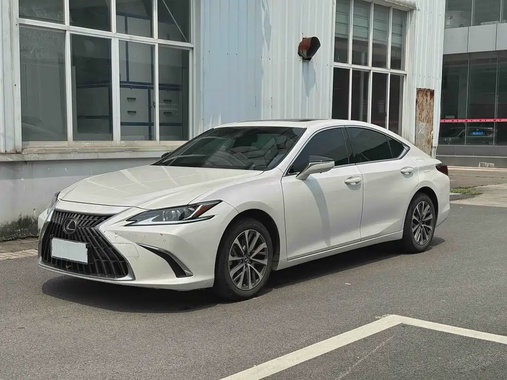 Lexus ES 2022