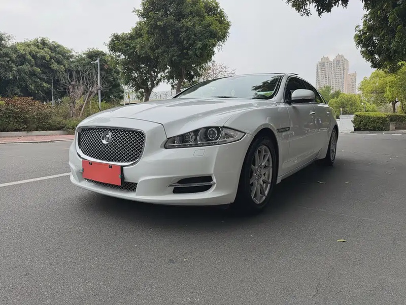 Jaguar XJ