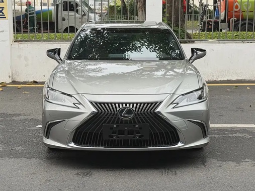 Lexus ES 2020