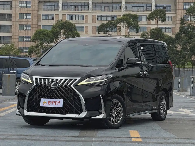Lexus LM